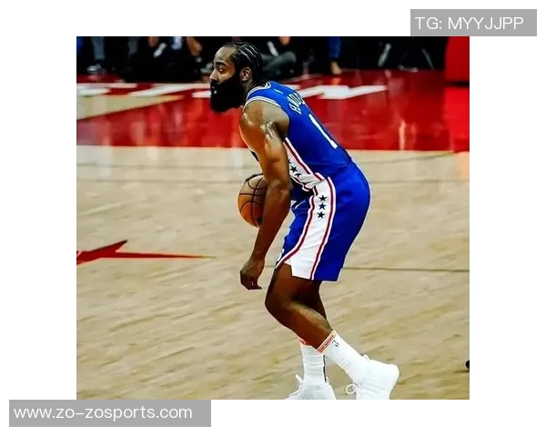 哈登半场表现低迷仅得1分却送出10次助攻展现团队精神